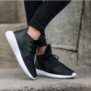 adidas Black and White Women's Athletic Sneakers Lightweight Runner